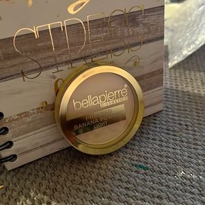 Bella Pierre Cosmetics Pressed Banana Powder Light